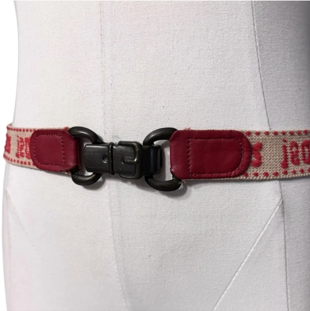 VINTAGE Red & Tan Elastic Belt “Jeans” with Metal Buckle VINTAGE